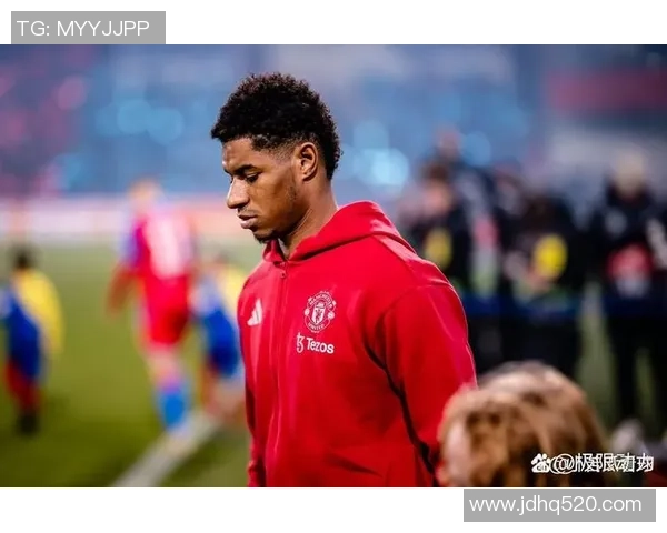 足球巨星意外男扮女装引发球迷热议场上场下形象反差成焦点