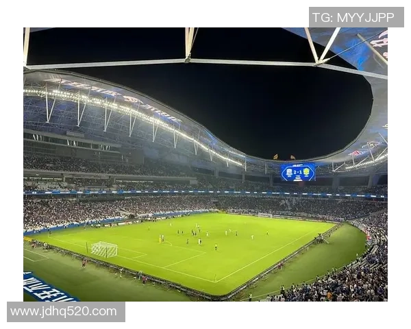 足球星王闪耀绿茵场书写传奇篇章点燃无数球迷热血梦想